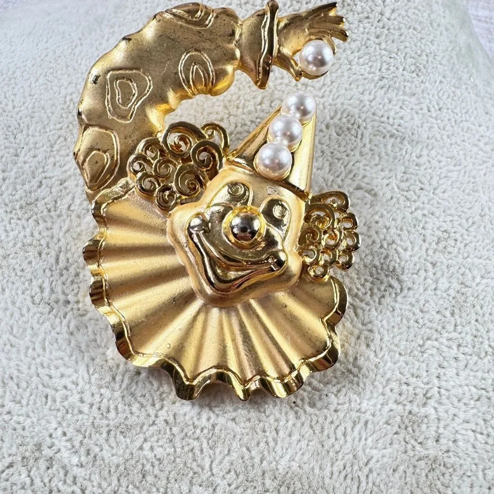 Vintage JJ Signed Gold Clown Brooch With Faux Pearls